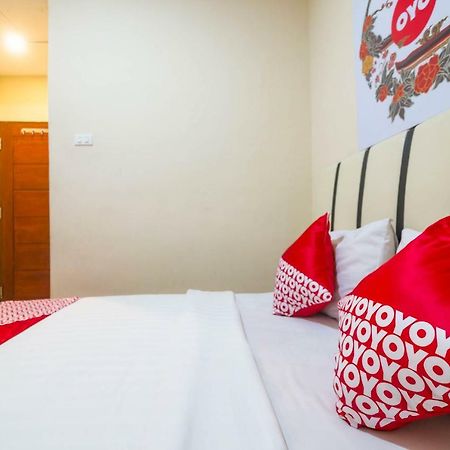 Sentosa Guest House Понтианак Экстерьер фото